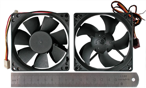 Два вентилятора с разной конструкцией лопастей.